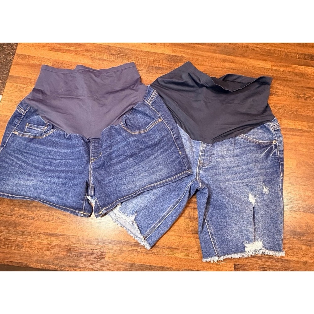 2 pair of denim maternity shorts. Motherhood Maternity Old Navy size 8/10.